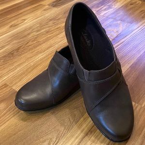 Clarks Gray Leather Bendables Booties Ankle Boots Size 6.5